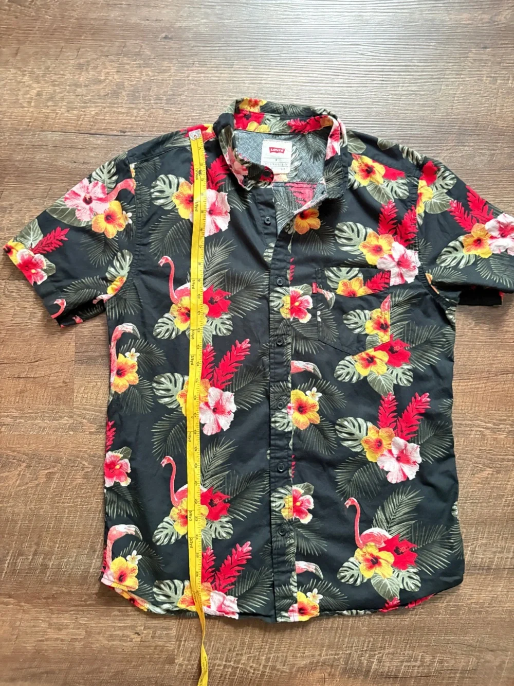 Levi’s tropical Hawaiian button down shirt flamingos cotton resort vacation sz M